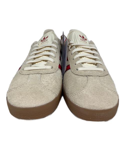 adidas（アディダス）adidas (アディダス) Gazelle Manchester United Terrace Icons ベージュ×レッド サイズ: 24cm 未使用品の古着・服飾アイテム