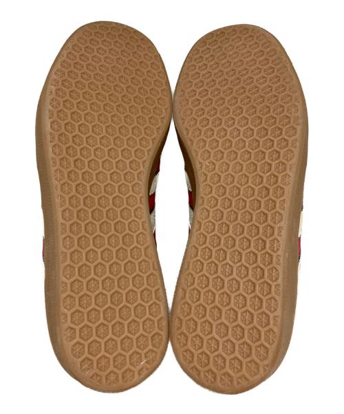 adidas（アディダス）adidas (アディダス) Gazelle Manchester United Terrace Icons ベージュ×レッド サイズ: 24cm 未使用品の古着・服飾アイテム