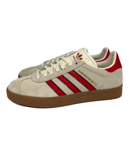 adidas（アディダス）adidas (アディダス) Gazelle Manchester United Terrace Icons ベージュ×レッド サイズ:23.5 未使用品の古着・服飾アイテム