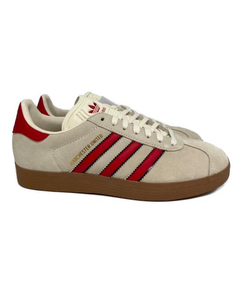 adidas（アディダス）adidas (アディダス) Gazelle Manchester United Terrace Icons ベージュ×レッド サイズ:23.5 未使用品の古着・服飾アイテム
