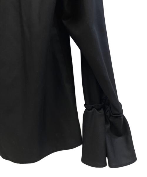 BLUE LABEL CRESTBRIDGE（ブルーレーベルクレストブリッジ）BLUE LABEL CRESTBRIDGE (ブルーレーベルクレストブリッジ) マイクロピーチスパンスタンドフリルブラウス ブラック サイズ:38の古着・服飾アイテム
