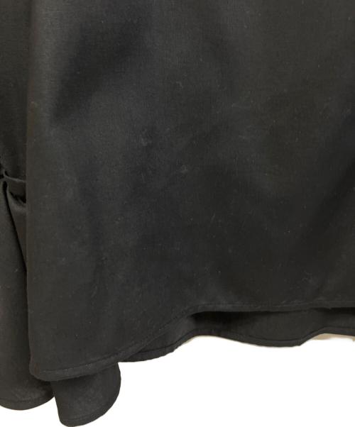 BLUE LABEL CRESTBRIDGE（ブルーレーベルクレストブリッジ）BLUE LABEL CRESTBRIDGE (ブルーレーベルクレストブリッジ) マイクロピーチスパンスタンドフリルブラウス ブラック サイズ:38の古着・服飾アイテム