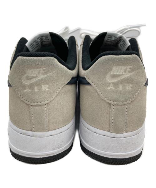 NIKE（ナイキ）NIKE (ナイキ) スニーカー ベージュ×ホワイト サイズ:26cmの古着・服飾アイテム