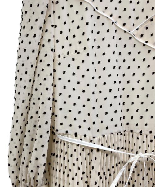 acka（エーシーケーエー）acka (エーシーケーエー) ドットワンピース ホワイト サイズ:FREEの古着・服飾アイテム
