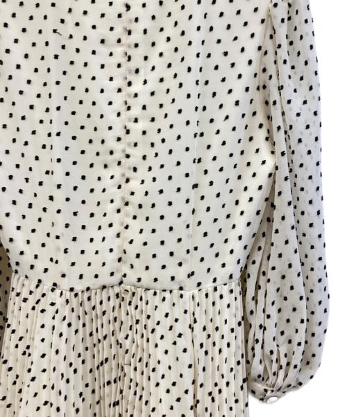 acka（エーシーケーエー）acka (エーシーケーエー) ドットワンピース ホワイト サイズ:FREEの古着・服飾アイテム