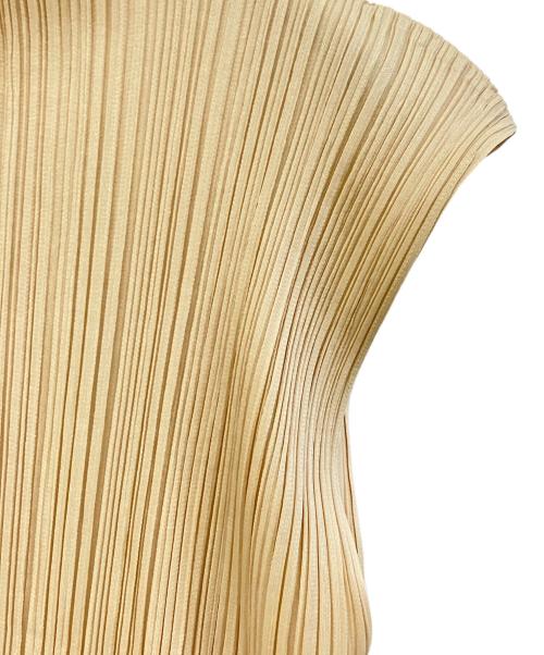ISSEY MIYAKE（イッセイミヤケ）ISSEY MIYAKE (イッセイミヤケ) ノースリーブカットソー ベージュ サイズ:Mの古着・服飾アイテム