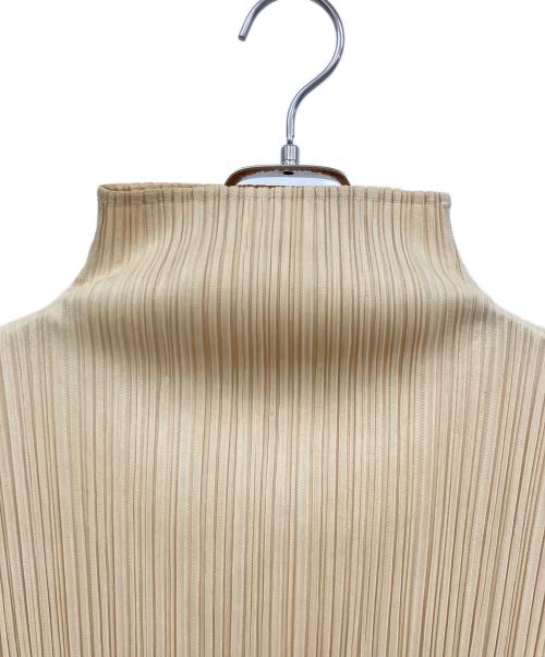 ISSEY MIYAKE（イッセイミヤケ）ISSEY MIYAKE (イッセイミヤケ) ノースリーブカットソー ベージュ サイズ:Mの古着・服飾アイテム