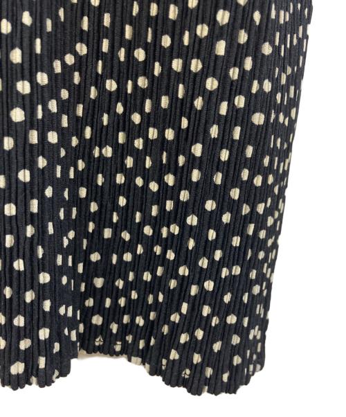 ISSEY MIYAKE（イッセイミヤケ）ISSEY MIYAKE (イッセイミヤケ) ノースリーブカットソー ブラック サイズ:Mの古着・服飾アイテム