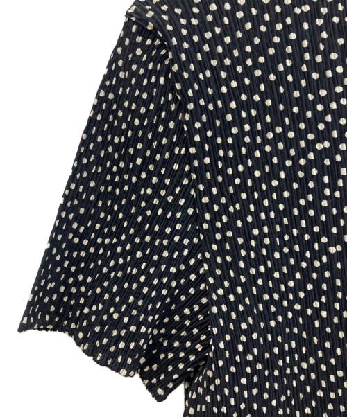 ISSEY MIYAKE（イッセイミヤケ）ISSEY MIYAKE (イッセイミヤケ) ノースリーブカットソー ブラック サイズ:Mの古着・服飾アイテム
