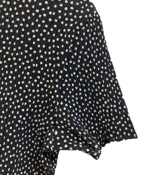 ISSEY MIYAKE（イッセイミヤケ）ISSEY MIYAKE (イッセイミヤケ) ノースリーブカットソー ブラック サイズ:Mの古着・服飾アイテム