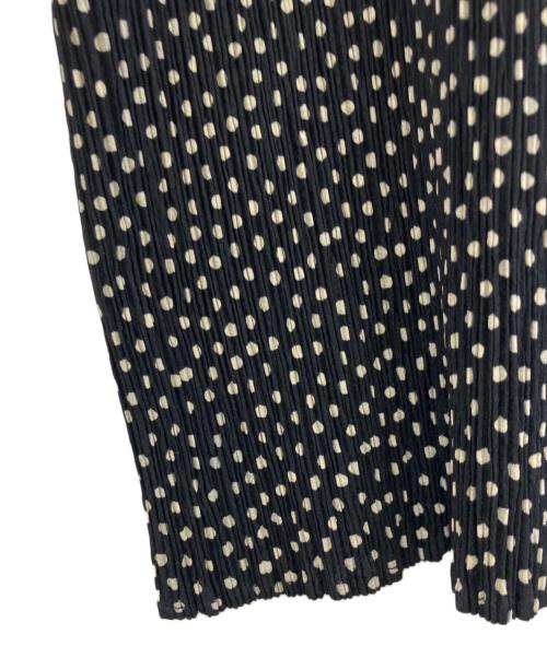 ISSEY MIYAKE（イッセイミヤケ）ISSEY MIYAKE (イッセイミヤケ) ノースリーブカットソー ブラック サイズ:Mの古着・服飾アイテム