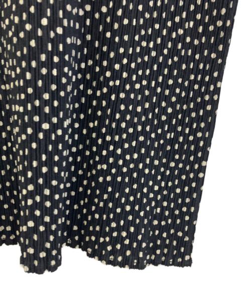 ISSEY MIYAKE（イッセイミヤケ）ISSEY MIYAKE (イッセイミヤケ) ノースリーブカットソー ブラック サイズ:Mの古着・服飾アイテム