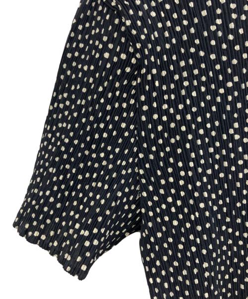 ISSEY MIYAKE（イッセイミヤケ）ISSEY MIYAKE (イッセイミヤケ) ノースリーブカットソー ブラック サイズ:Mの古着・服飾アイテム