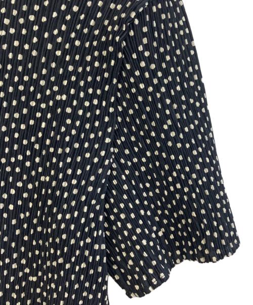 ISSEY MIYAKE（イッセイミヤケ）ISSEY MIYAKE (イッセイミヤケ) ノースリーブカットソー ブラック サイズ:Mの古着・服飾アイテム