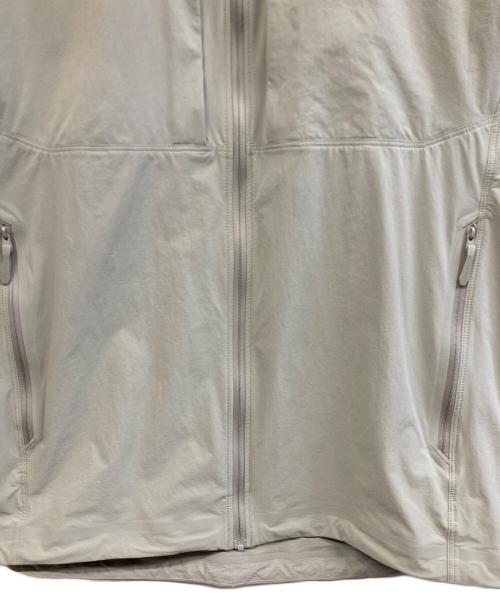 ARC'TERYX（アークテリクス）ARC'TERYX (アークテリクス) ナイロンジャケット ベージュ サイズ:Lの古着・服飾アイテム