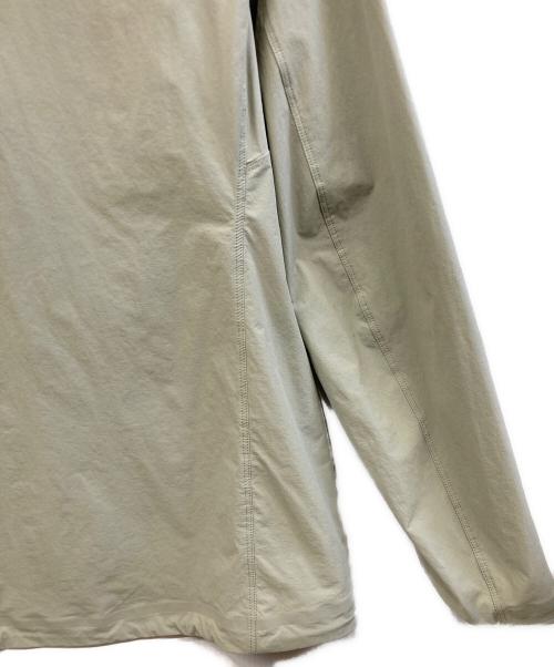 ARC'TERYX（アークテリクス）ARC'TERYX (アークテリクス) ナイロンジャケット ベージュ サイズ:Lの古着・服飾アイテム