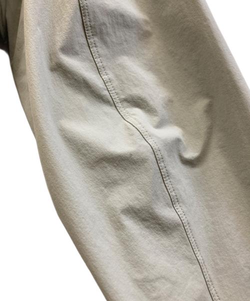 ARC'TERYX（アークテリクス）ARC'TERYX (アークテリクス) ナイロンジャケット ベージュ サイズ:Lの古着・服飾アイテム