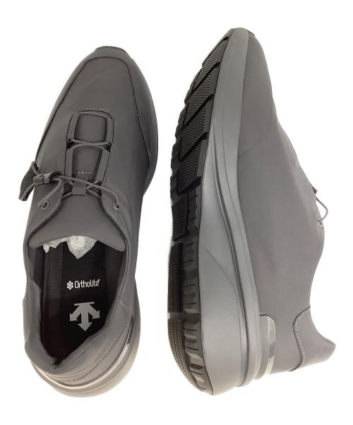 DESCENTE（デサント）DESCENTE (デサント) ランニングシューズ ライトグレー サイズ:28cmの古着・服飾アイテム