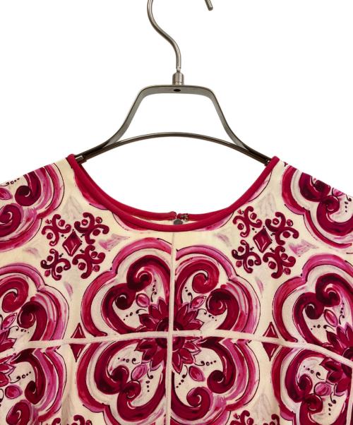 DOLCE & GABBANA（ドルチェ＆ガッバーナ）DOLCE & GABBANA (ドルチェ＆ガッバーナ) マジョリカワンピース Silk All Over Print Short Sleeve Dress ショッキングピンク サイズ:40の古着・服飾アイテム