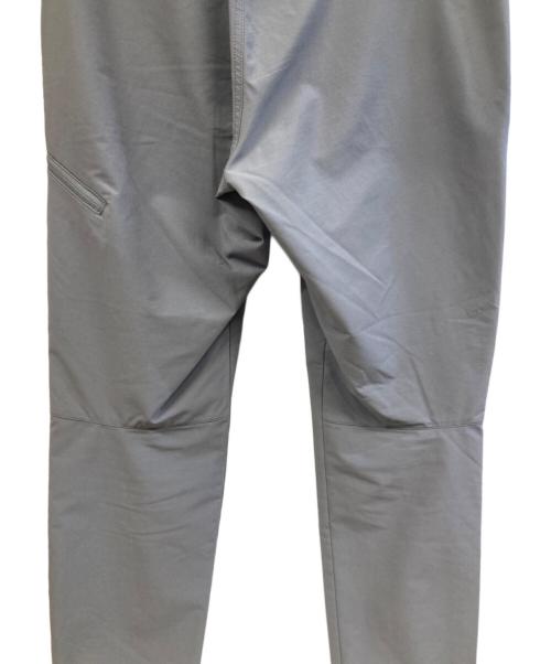 MOUNTAIN HARD WEAR（マウンテンハードウェア）MOUNTAIN HARD WEAR (マウンテンハードウェア) トレッキングボトム(ロング) ライトグレー サイズ:Mの古着・服飾アイテム