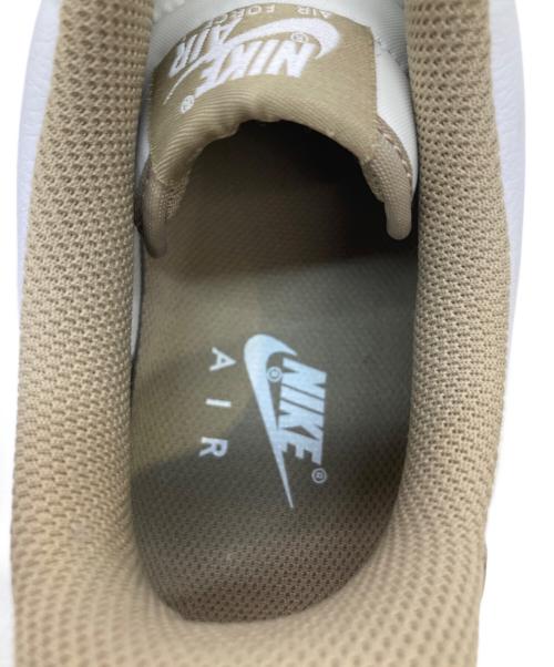 NIKE（ナイキ）NIKE (ナイキ) スニーカー ホワイト×ベージュ サイズ:27の古着・服飾アイテム