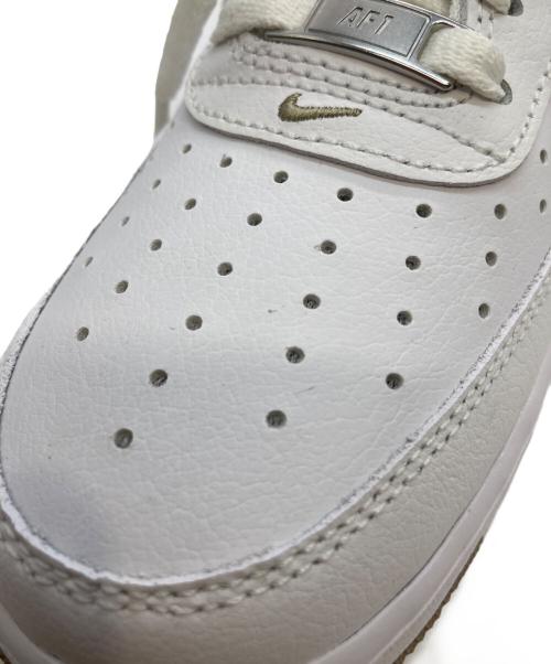 NIKE（ナイキ）NIKE (ナイキ) スニーカー ホワイト×ベージュ サイズ:27の古着・服飾アイテム