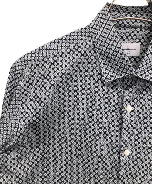 Salvatore Ferragamo（サルヴァトーレ フェラガモ）Salvatore Ferragamo (サルヴァトーレ フェラガモ) ガンチーニ総柄長袖シャツ スカイブルー×ブラック サイズ:Mの古着・服飾アイテム