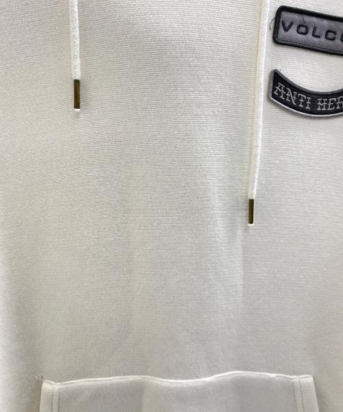 VOLCOM（ボルコム）VOLCOM (ボルコム) プルオーバーパーカー ホワイト サイズ:Mの古着・服飾アイテム