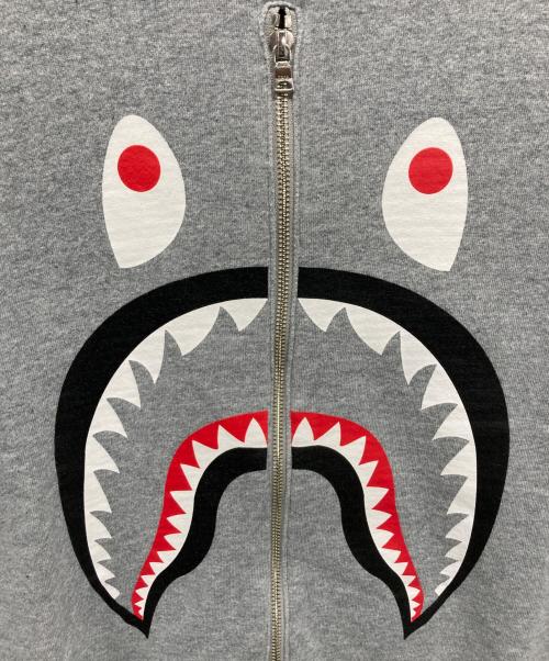 A BATHING APE（ア ベイシング エイプ）A BATHING APE (ア ベイシング エイプ) シャークフロントジップスウェット グレー サイズ:SIZE Lの古着・服飾アイテム