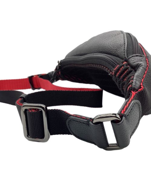 Christian Louboutin（クリスチャン・ルブタン）Christian Louboutin (クリスチャン・ルブタン) ボディバッグ ブラック×レッドの古着・服飾アイテム