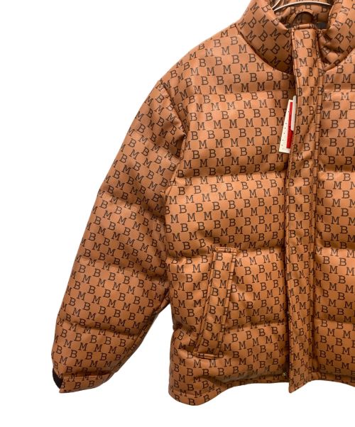 MOBB（モブ）MOBB (モブ) モノグラム柄ダウンジャケット ブラウン サイズ:M 未使用品の古着・服飾アイテム