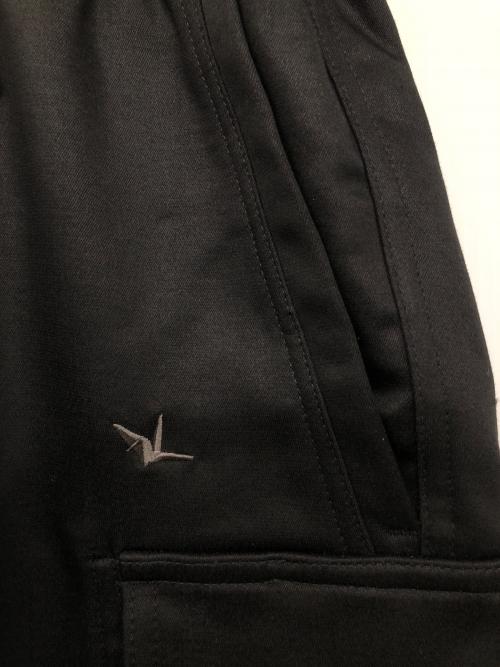 1PIU1UGUALE3 RELAX（ウノピゥウノウグァーレトレ リラックス）1PIU1UGUALE3 RELAX (ウノピゥウノウグァーレトレ リラックス) リラックススリムカーゴパンツ　USB-23093 ブラック サイズ:XL 未使用品の古着・服飾アイテム