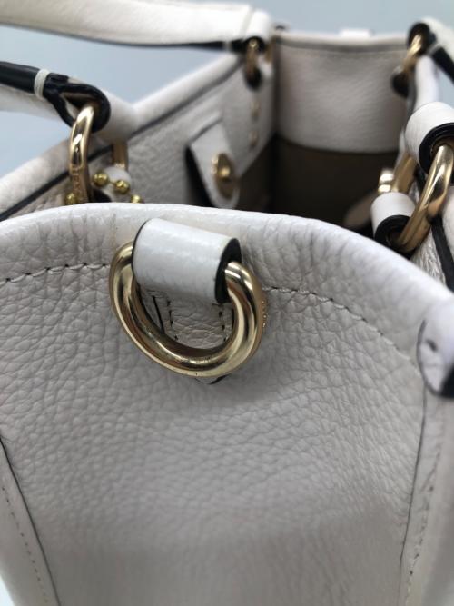 COACH（コーチ）COACH (コーチ) 2WAYショルダーバッグ アイボリーの古着・服飾アイテム