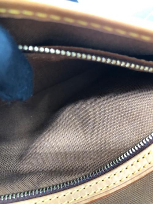 LOUIS VUITTON（ルイ ヴィトン）LOUIS VUITTON (ルイ ヴィトン) ショルダーバッグ ブラウンの古着・服飾アイテム