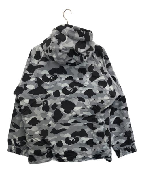 A BATHING APE（ア ベイシング エイプ）A BATHING APE (ア ベイシング エイプ) マウンテンパーカー ホワイト×ブラック×グレー サイズ:Lの古着・服飾アイテム