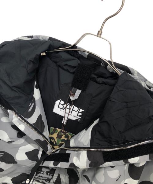 A BATHING APE（ア ベイシング エイプ）A BATHING APE (ア ベイシング エイプ) マウンテンパーカー ホワイト×ブラック×グレー サイズ:Lの古着・服飾アイテム