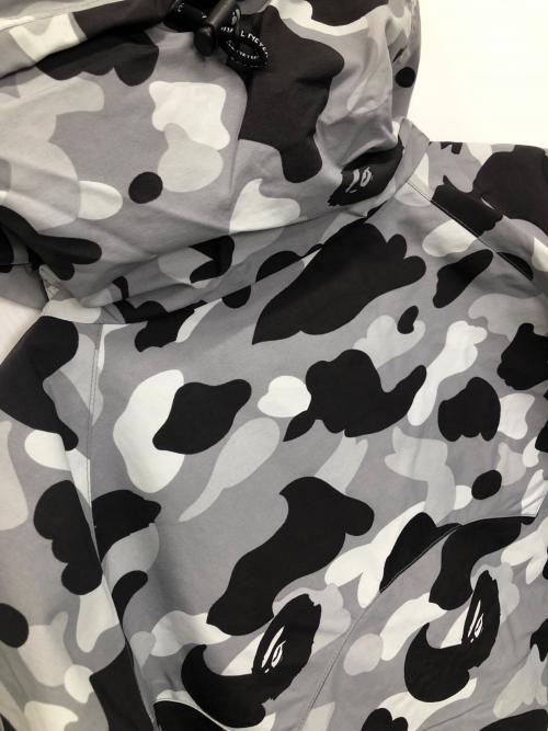 A BATHING APE（ア ベイシング エイプ）A BATHING APE (ア ベイシング エイプ) マウンテンパーカー ホワイト×ブラック×グレー サイズ:Lの古着・服飾アイテム