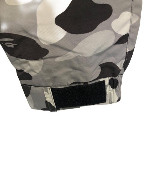 A BATHING APE（ア ベイシング エイプ）A BATHING APE (ア ベイシング エイプ) マウンテンパーカー ホワイト×ブラック×グレー サイズ:Lの古着・服飾アイテム