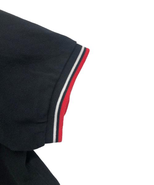 PRADA（プラダ）PRADA (プラダ) ポロシャツ ホワイト×レッド×ブラック サイズ:SIZE　Mの古着・服飾アイテム