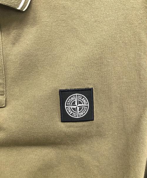 STONE ISLAND（ストーンアイランド）STONE ISLAND (ストーンアイランド) ポロシャツ ホワイト×オリーブ サイズ:Ｌの古着・服飾アイテム