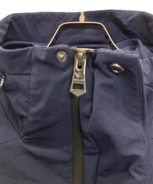 1PIU1UGUALE3 RELAX（ウノピゥウノウグァーレトレ リラックス）1PIU1UGUALE3 RELAX (ウノピゥウノウグァーレトレ リラックス) RATTLE TRAP (ラトルトラップ) ナイロンジャケット ネイビー サイズ:Lの古着・服飾アイテム