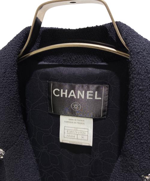 CHANEL（シャネル）CHANEL (シャネル) Chanel Emblem Single Breasted Jacket Navy ツイードココマークボタン 3B ジャケット P24952V15529 ネイビー サイズ:36の古着・服飾アイテム