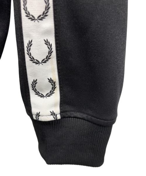 FRED PERRY（フレッドペリー）FRED PERRY (フレッドペリー) トラックジャケット ブラック×ホワイト サイズ:Lの古着・服飾アイテム
