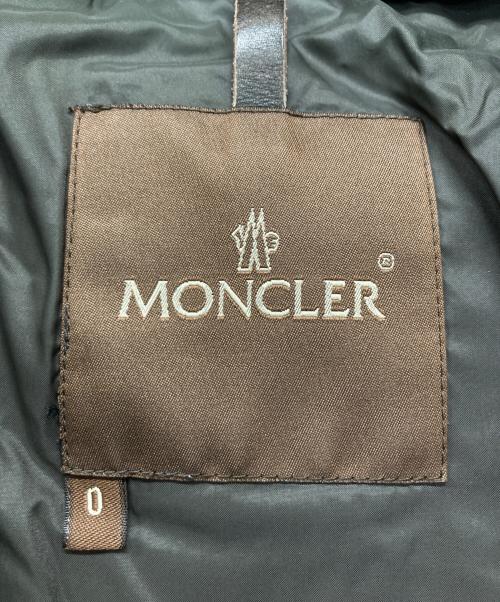 MONCLER（モンクレール）MONCLER (モンクレール) ファー付きダウンジャケット ブラウン サイズ:SIZE 0の古着・服飾アイテム