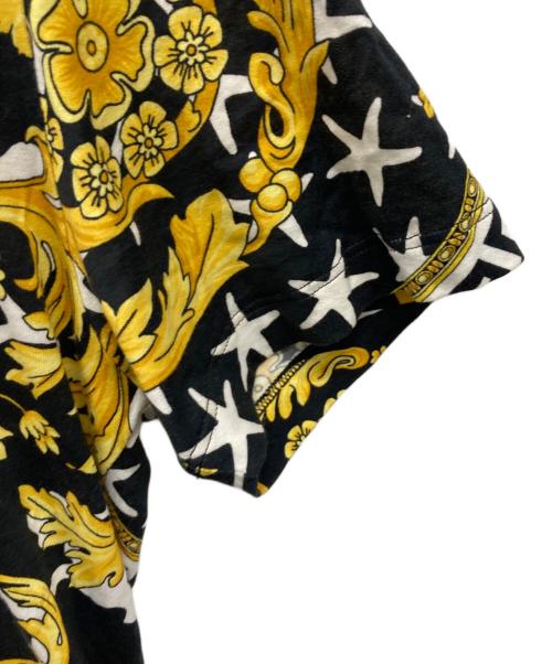 VERSACE（ヴェルサーチェ）VERSACE (ヴェルサーチェ) 半袖カットソー ホワイト×ブラック×イエロー サイズ:SIZE Sの古着・服飾アイテム