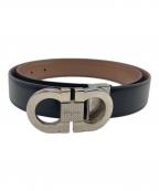 Salvatore Ferragamoサルヴァトーレ フェラガモ）の古着「ガンチーニレザーベルト」｜ブラック×シルバー