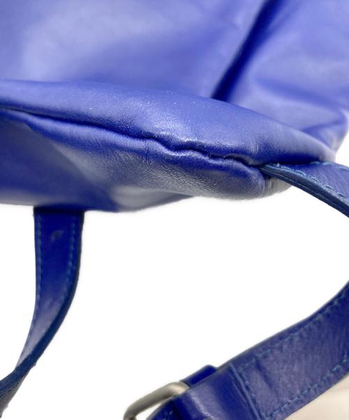 MM6 Maison Margiela（エムエムシックスメゾンマルジェラ）MM6 Maison Margiela (エムエムシックスメゾンマルジェラ) 巾着レザーリュック ブルーの古着・服飾アイテム