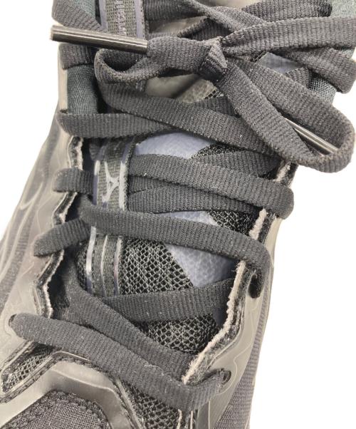 MIZUNO（ミズノ）MIZUNO (ミズノ) WHITE MOUNTAINEERING (ホワイトマウンテ二アニング) ローカットスニーカー ブラック サイズ:SIZE 26.5cmの古着・服飾アイテム