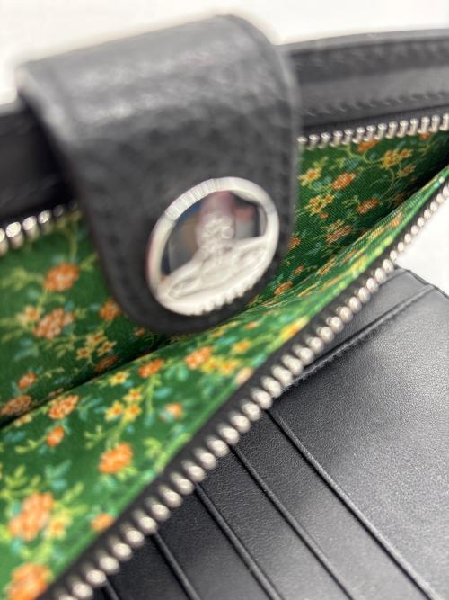 Vivienne Westwood（ヴィヴィアンウエストウッド）Vivienne Westwood (ヴィヴィアンウエストウッド) 2つ折り財布 ブラックの古着・服飾アイテム
