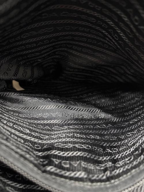 PRADA（プラダ）PRADA (プラダ) ナイロンショルダーバッグ ブラックの古着・服飾アイテム